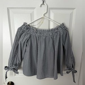 Off the shoulder sear sucker top with 3/4 sleeves and bows
